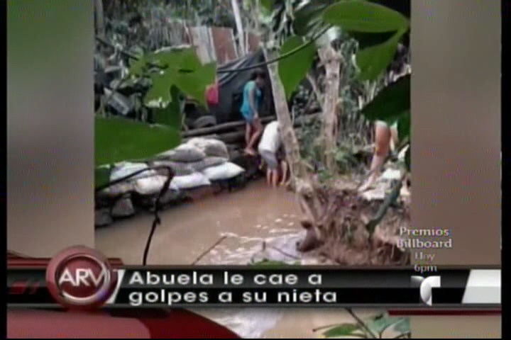 Captado En Video: Abuela Le Cae A Golpes A Su Nieta
