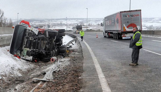 Oficial De Policía De Illinois Salva A Una Familia De Aparatoso Accidente