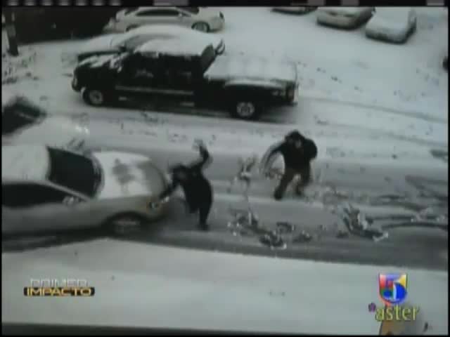 Joven Impactada Por Auto A Causa De La Nieve