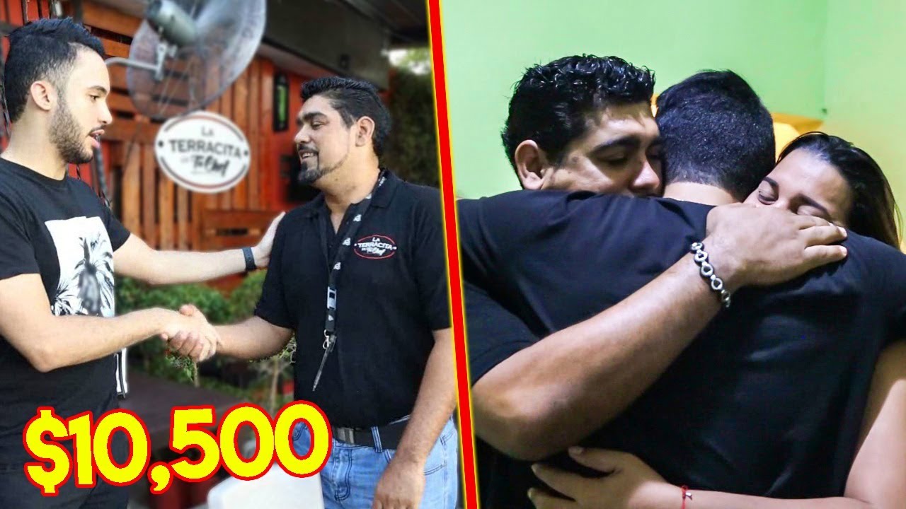 LE DAMOS $10,500 A ESTE MESERO VENEZOLANO PARA AYUDAR A SU FAMILIA Y REACCIONA ASÍ