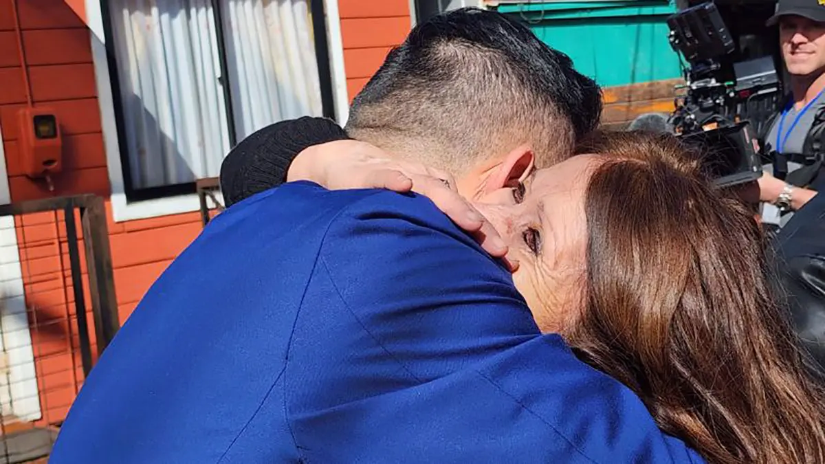 Fue Robado Al Nacer Y Adoptado Por Una Familia De EEUU: 42 Años Después Encontró A Su Madre En Chile