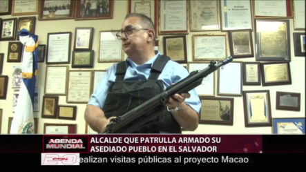 Alcalde  Patrulla Armado Su Asediado Pueblo En El Salvador