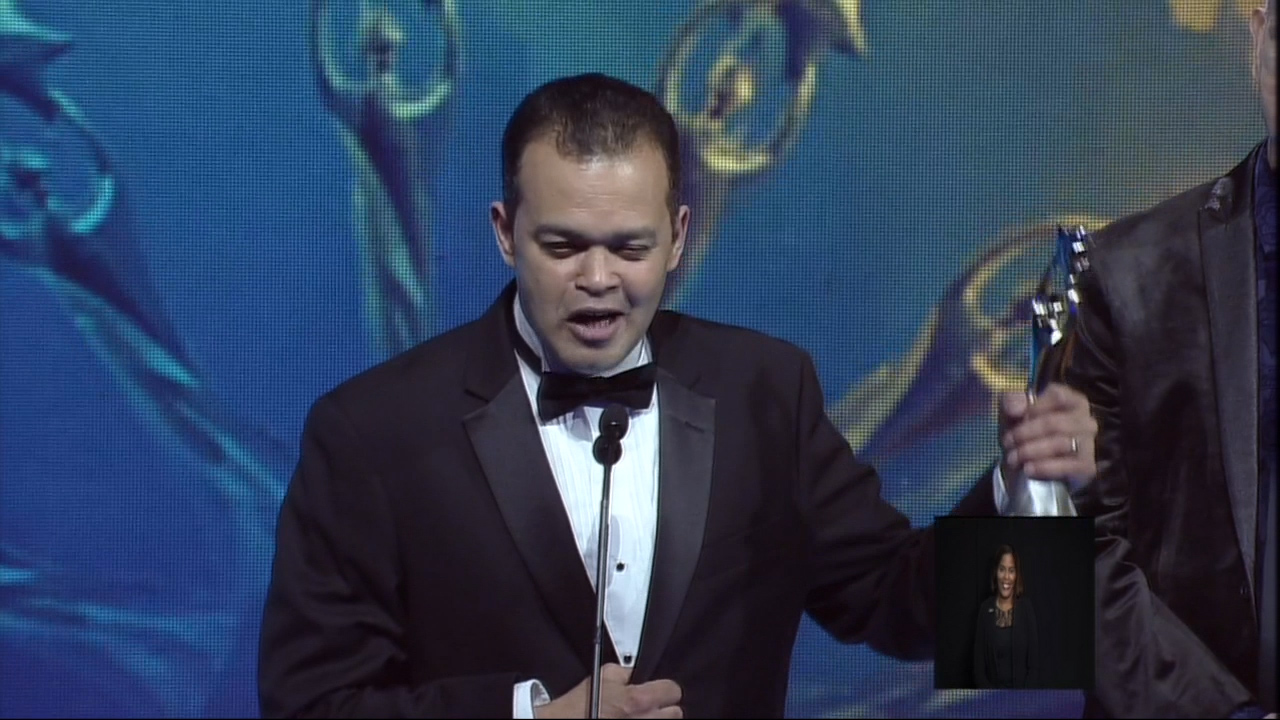 Alex Bueno Recibe Soberano Al Mérito