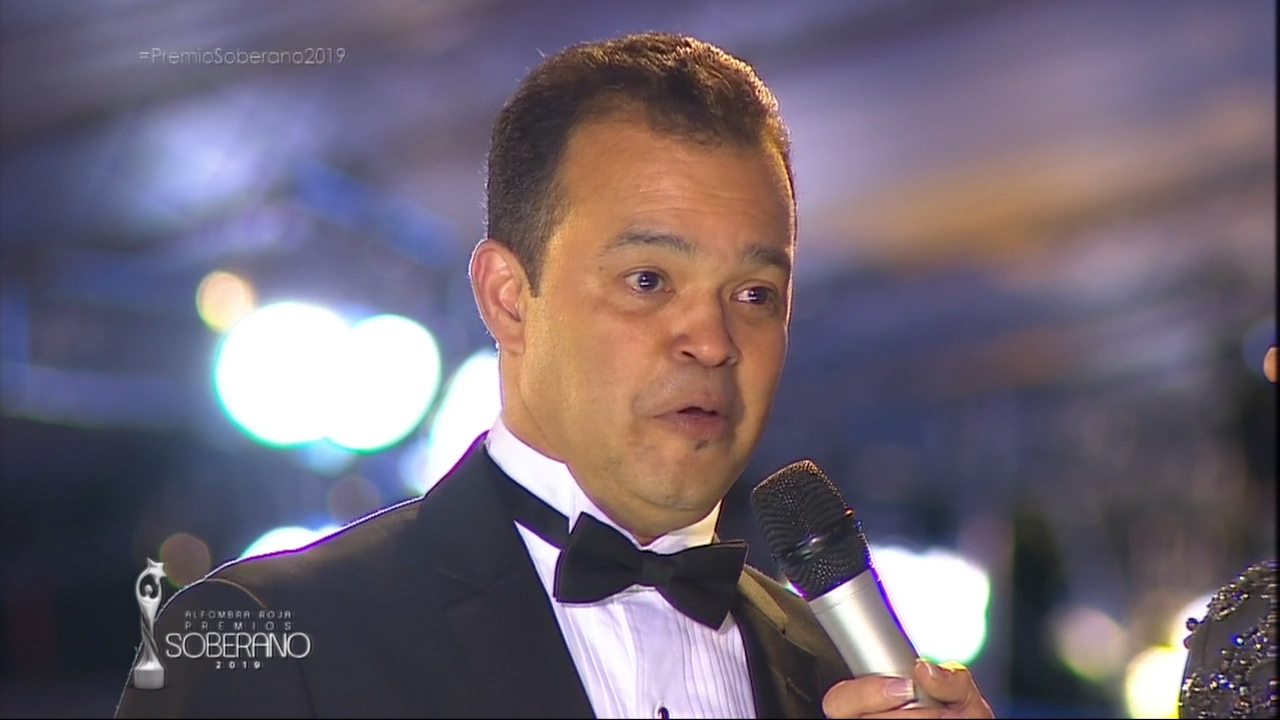 Entrevista Alex Bueno En Alfombra Premios Soberano 2019