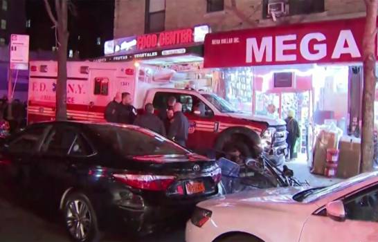 Cuatro Heridos Al Estrellarse Ambulancia Contra Bodega Dominicana En Manhattan