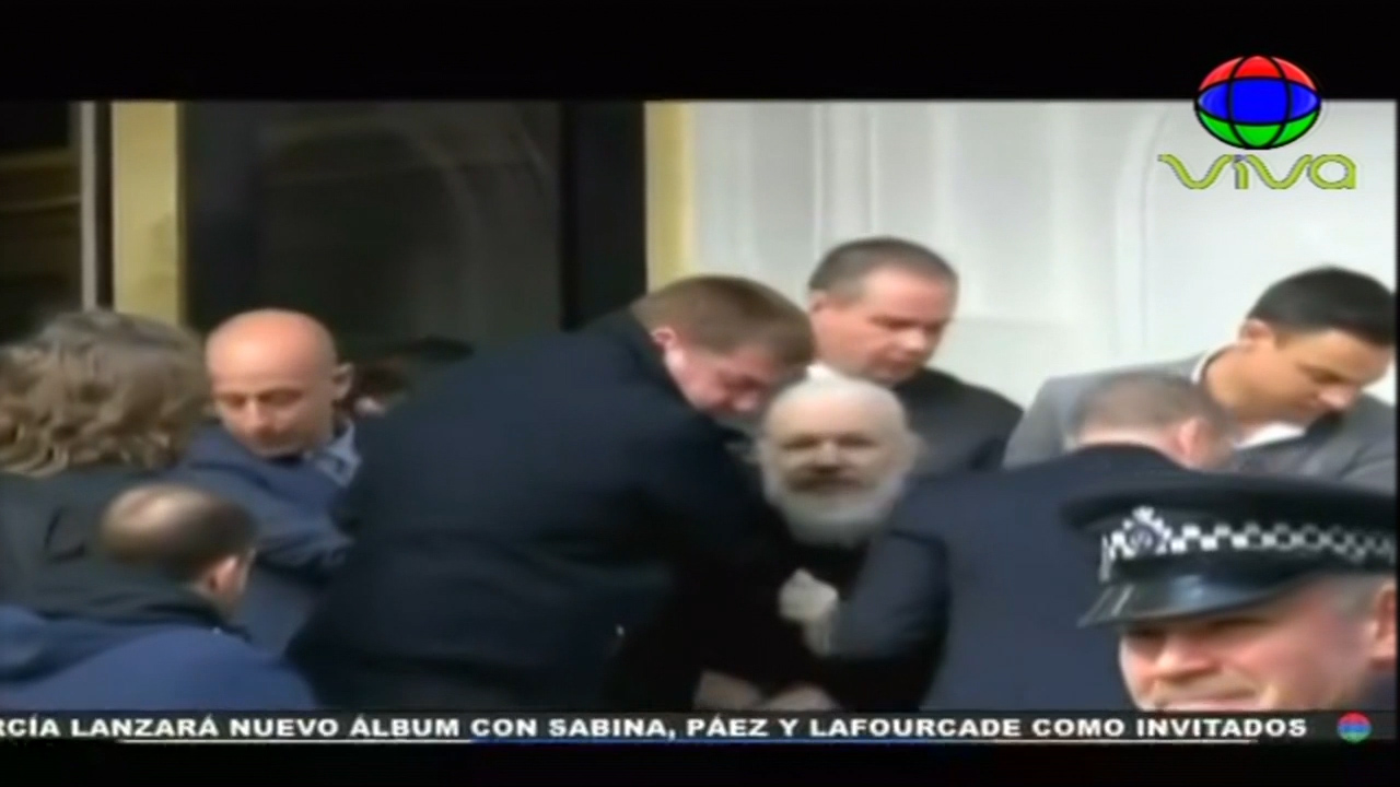 Julian Assange Condenado A 50 Semanas De Cárcel