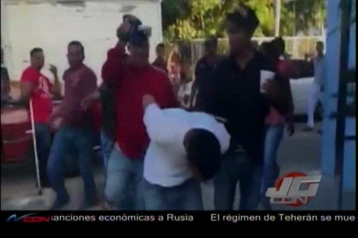 Moradores En La Vega Interceptan A Un Delincuente Luego De Que Este Intentara Quitarle La Pasola A Una Mujer