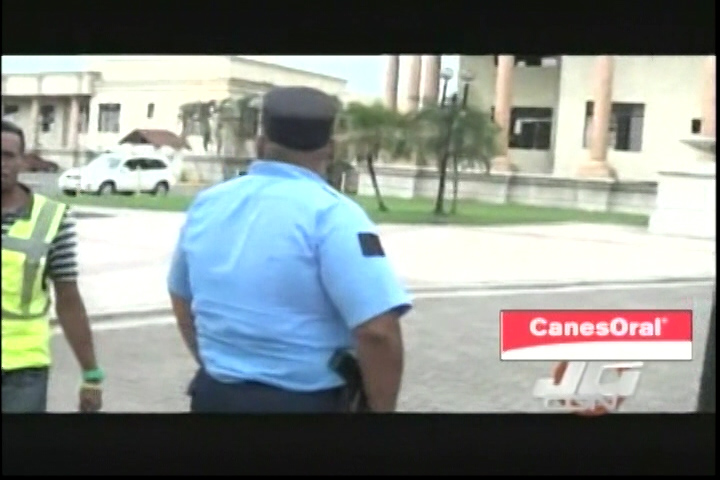 Asaltan A Un Policía Judicial En Frente Del Palacio De Justicia De Santiago