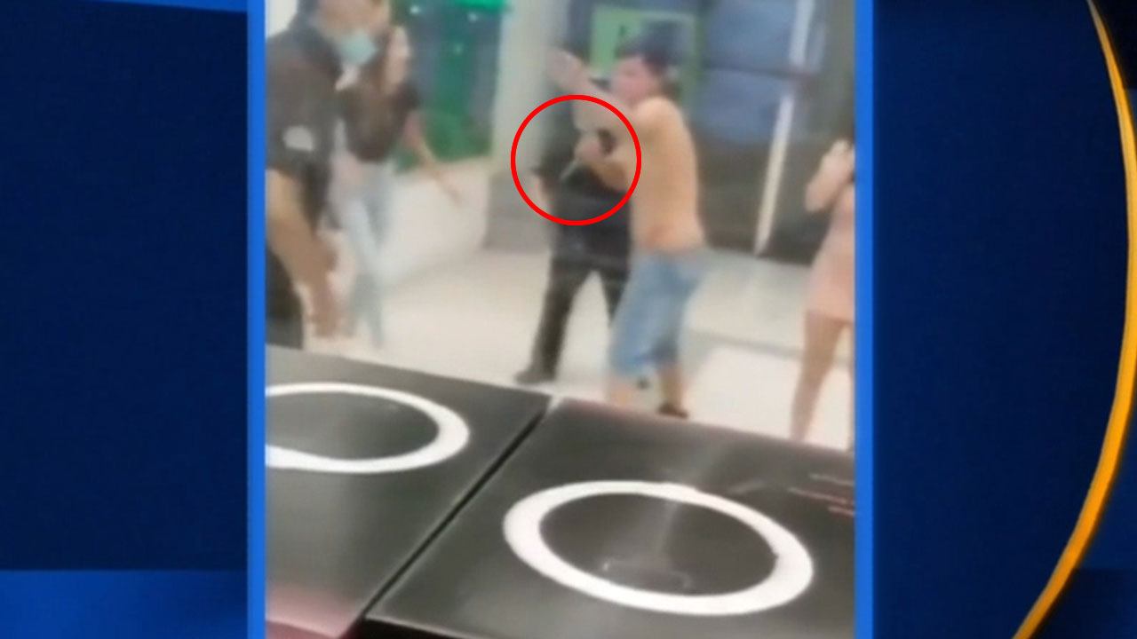 Menor De Edad Es Atrapado Robando En Un Supermercado Y Con Un Cuchillo Apuñala Varios Seguridad