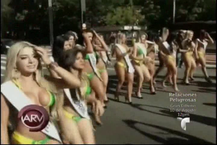 Concursantes De Miss Bum Bum Se Exhiben Por Las Calles De Sao Paulo