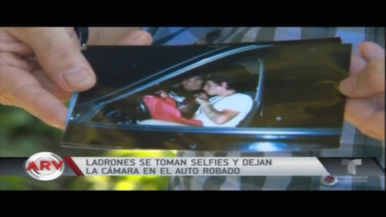 Ladrones Se Toman Selfies Y Dejan La Cámara En El Auto Robado