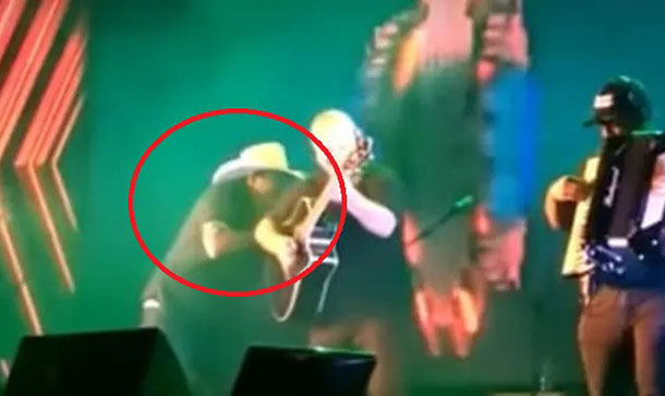 Muere En Pleno Escenario Un Cantante Brasileño