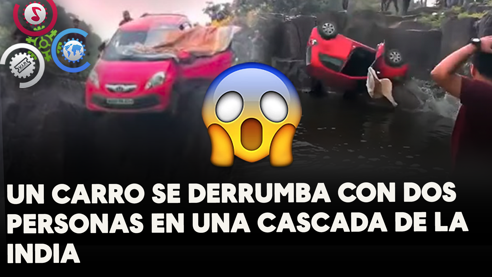 Un Carro Se Derrumba Con Dos Personas En Una Cascada De La India