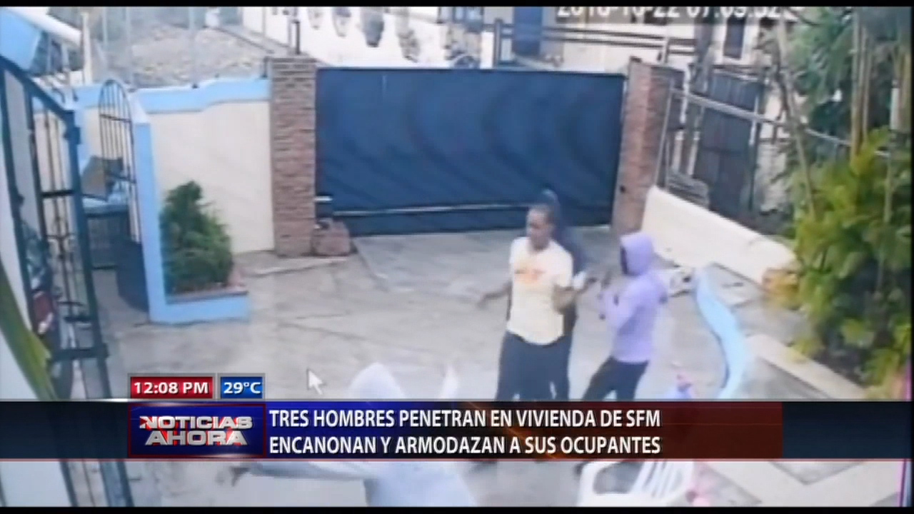 Captado En Cámara Tres Ladrones Penetran Vivienda Y Amordazan A Todo El Mundo