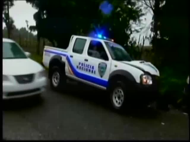 Unidad De La Policía Chocó Con Una Jeepeta En La Carretera Las Charcas #Video