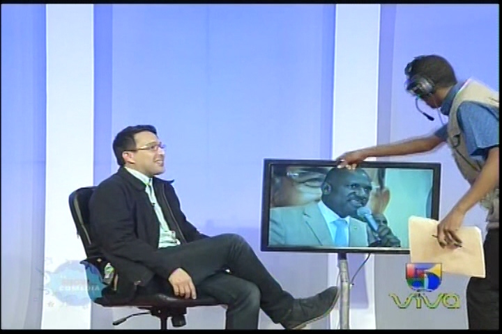 El Presentador Que No Puede Controlar Sus Impulsos En «El Show De La Comedia»