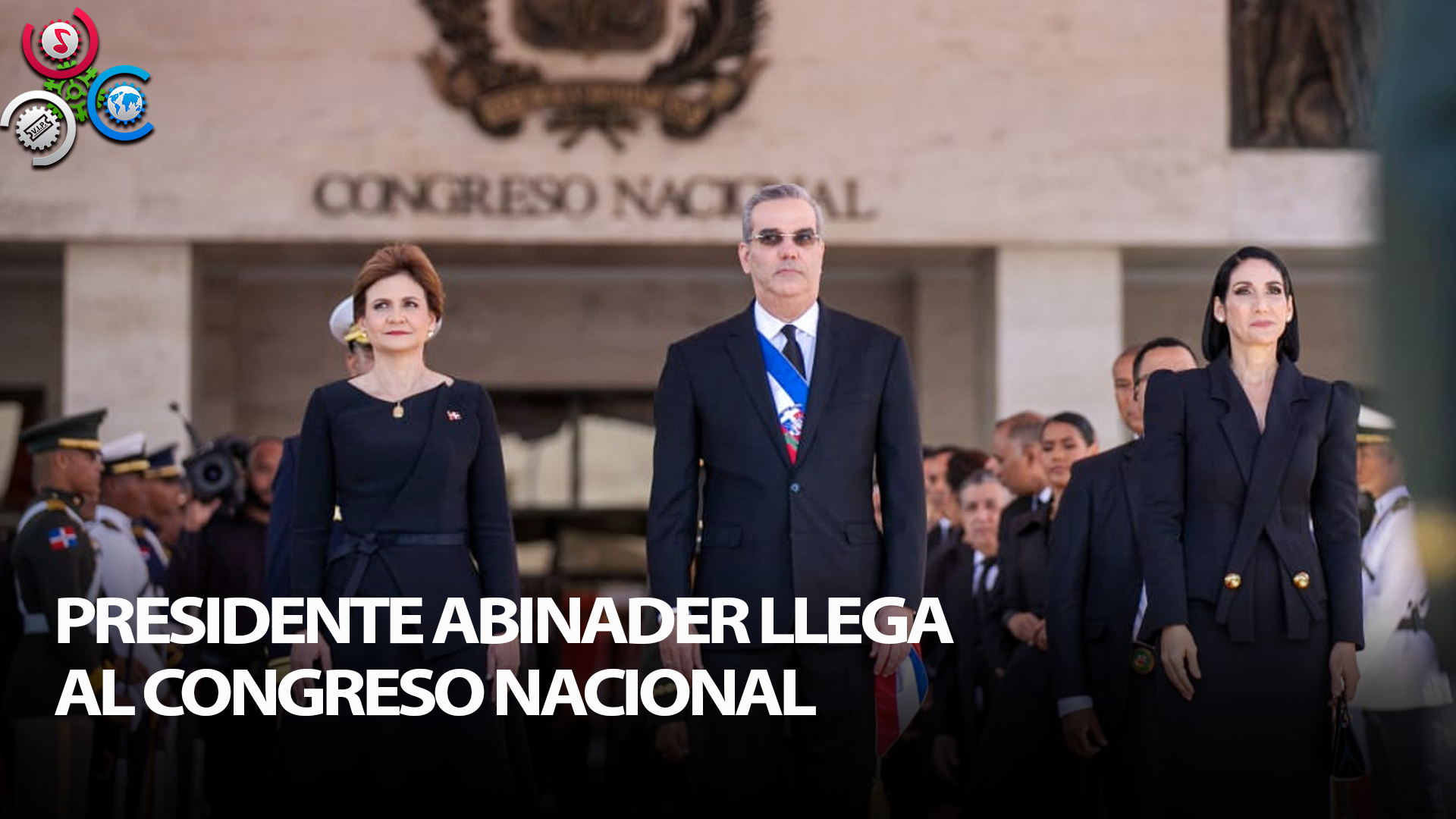 PRESIDENTE ABINADER LLEGA AL CONGRESO NACIONAL