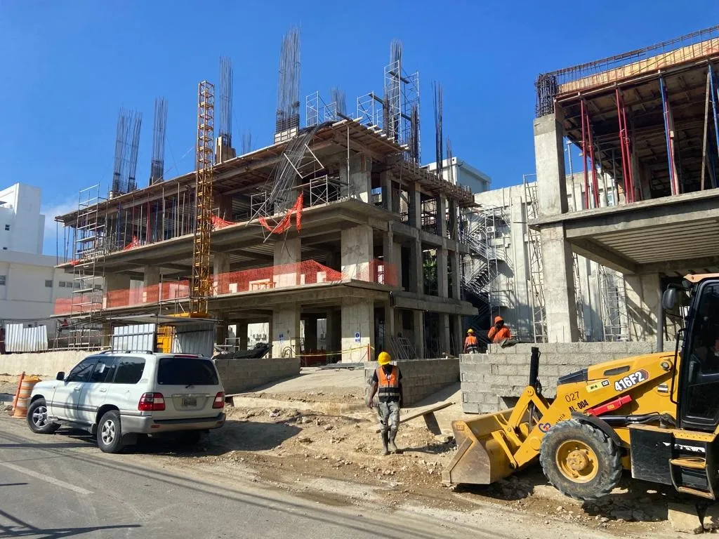 Tragedia En Construcción: Obrero Muere Aplastado Por Columna En Santiago