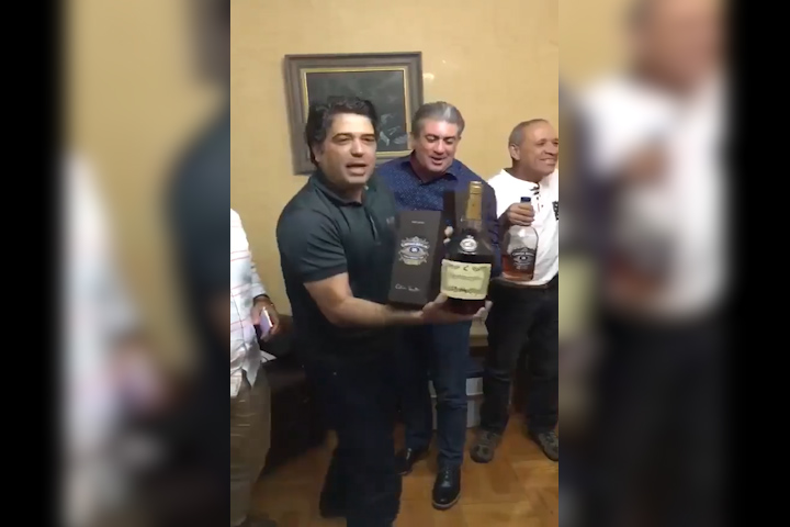 Conexión De Negro A Negro Impactante