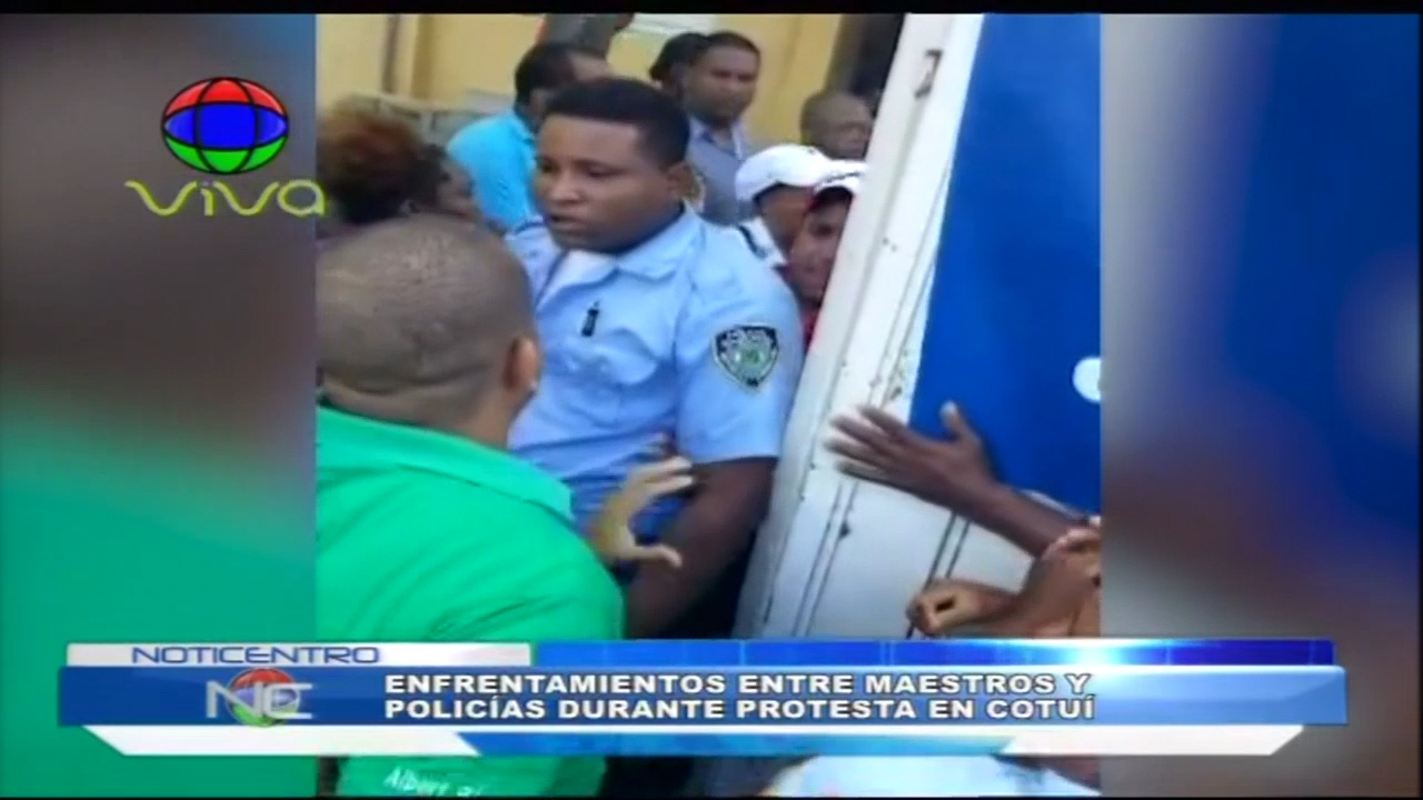 Enfrentamiento Entre Maestros Y Policías Durante Protesta En Cotuí