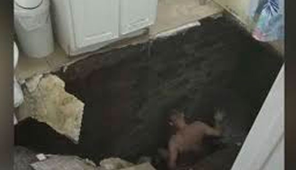 Padre De Familia “Se Lo Traga La Tierra” Mientras Bañaba A Su Hija En New York