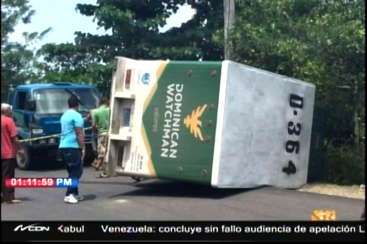 Un Camión De Envío De Valores Se Vuelca Tras Querer Esquivar Un Auto Que Estaba Delante En Santiago Rodríguez