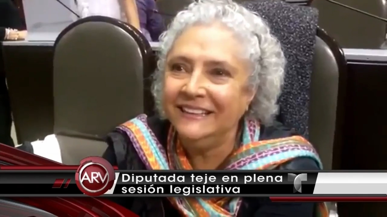 Captan A Diputada Laura Esquivel Tejiendo En Plena Sesión Legislativa #Video