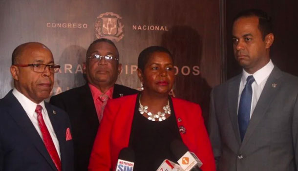 Diputada Del PRM Denuncia Posible Cierre De Subcentro UASD En Samaná