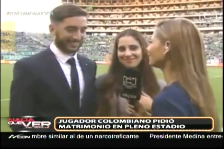 Un Jugador Colombiano Le Pidió Matrimonio A Su Novia En Pleno Estadio