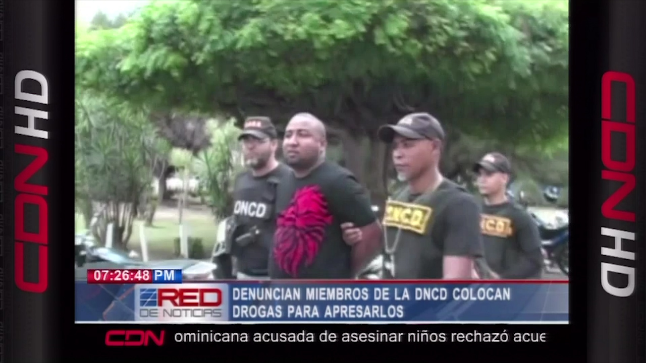 Familiares De Un Joven En San Juan Denuncia Que Miembros De La DNCD Colocan Drogas Para Apresarlos