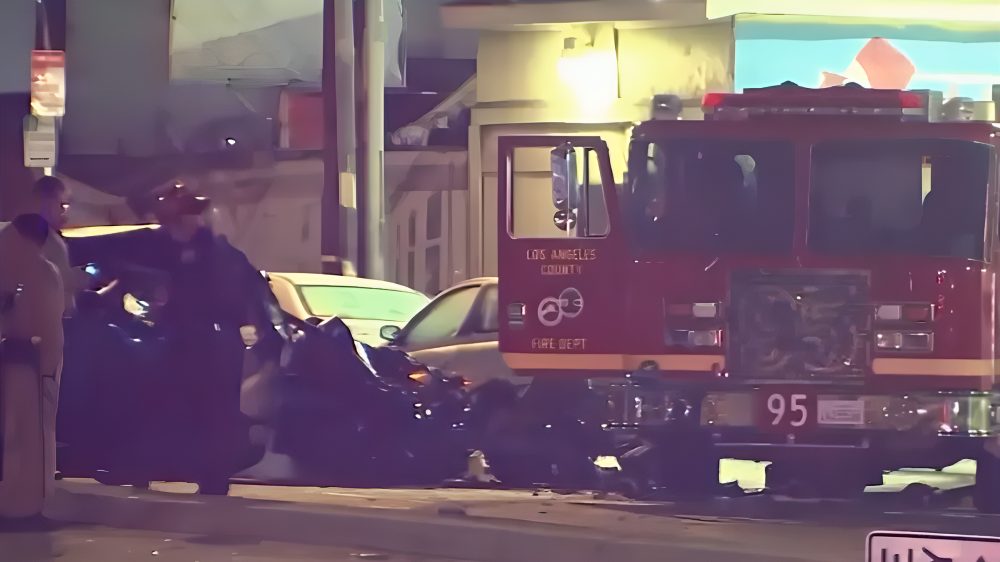 Pierden La Vida 2 Personas Tras Chocar Contra Camión De Bomberos En California