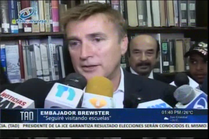 Embajador De EEUU Vuelve A Visitar Escuela En Santiago, Esta Fueron Sus Declaraciones #Video
