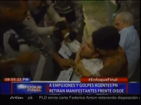 A Empujones Y Golpes Agentes PN Retiran Manifestantes Frente OISOE #Video