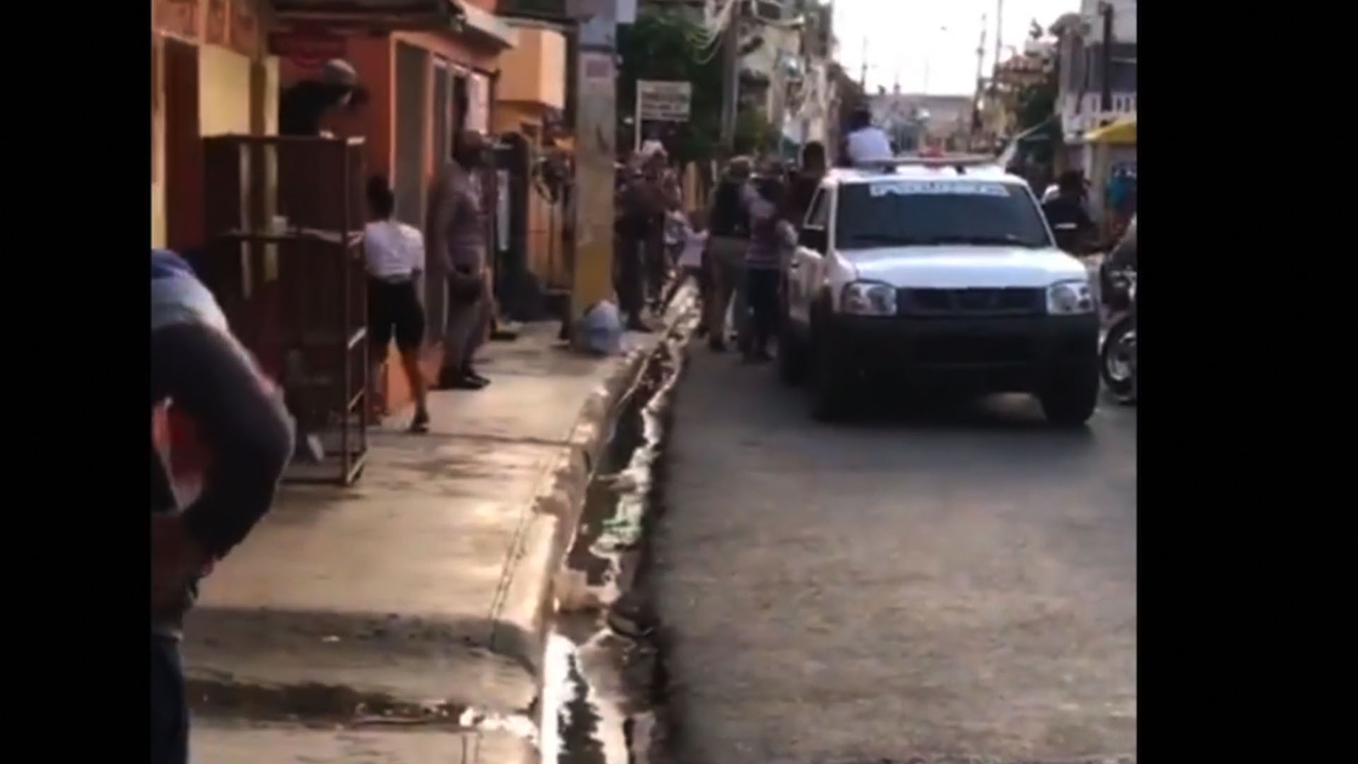 Enfrentamiento Entre Policías Y Ciudadanos En El Sector Maquiteria