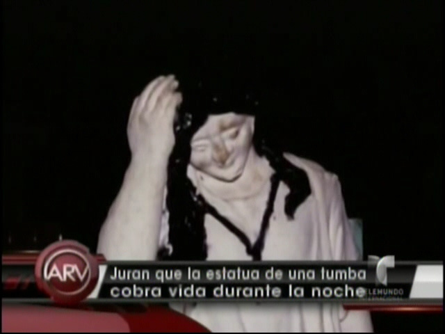 Juran Que La Estatua De Una Tumba Cobra Vida Durante La Noche #Video