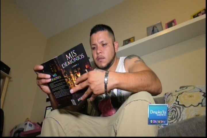 Un Ex Pandillero Es La Sensación De Chicago Por La Venta De Su Libro Reflejando Su Vivencia En El Narcotráfico En México