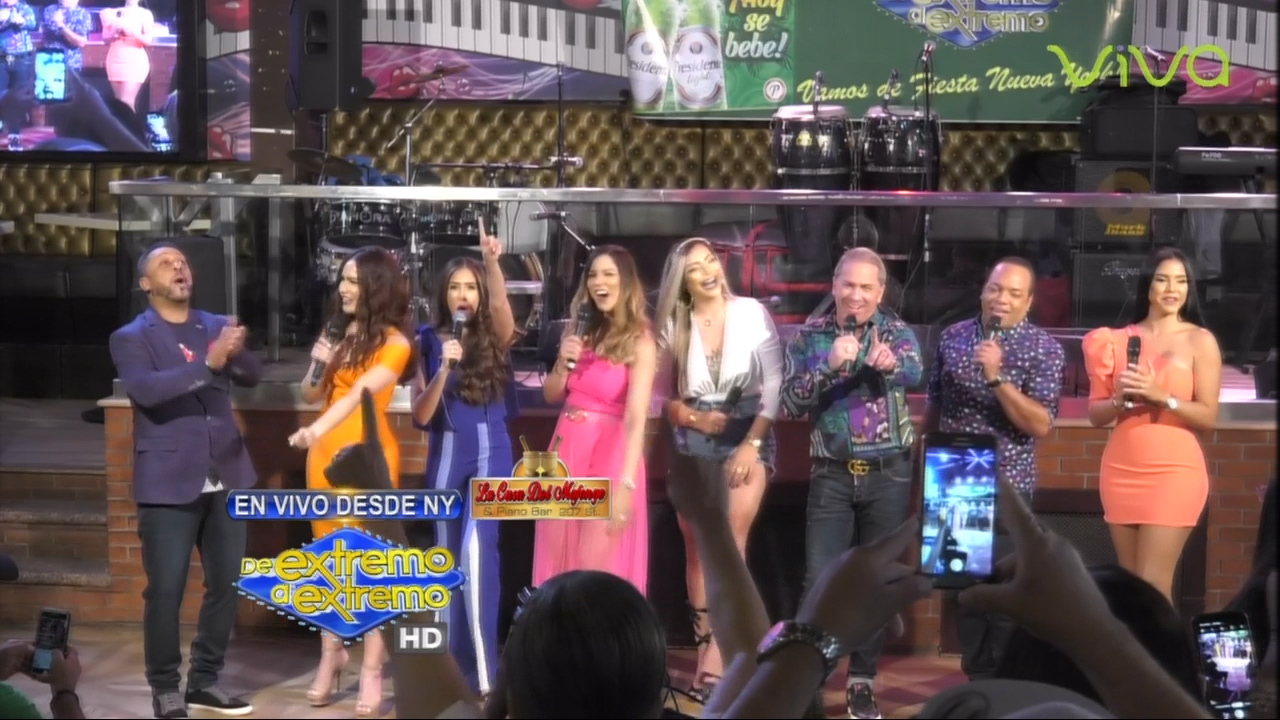 Jenny Blanco Se Une A La Fila De Las Chicas Extremas En La Presentación De Extremo A Extremo En NY