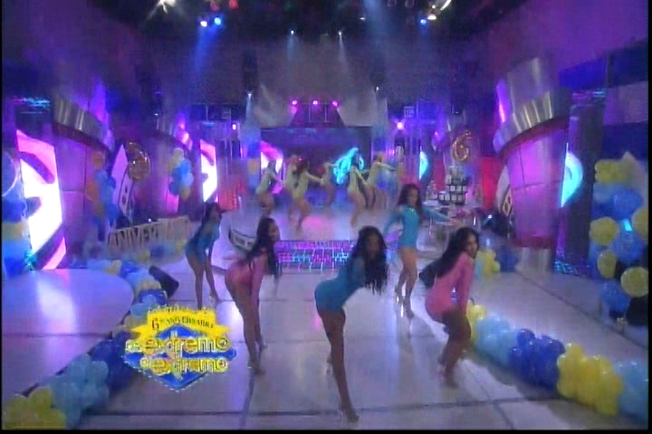 El Opening Del 6to Aniversario De Extremo A Extremo Con Las Bailarinas Extremas Originales
