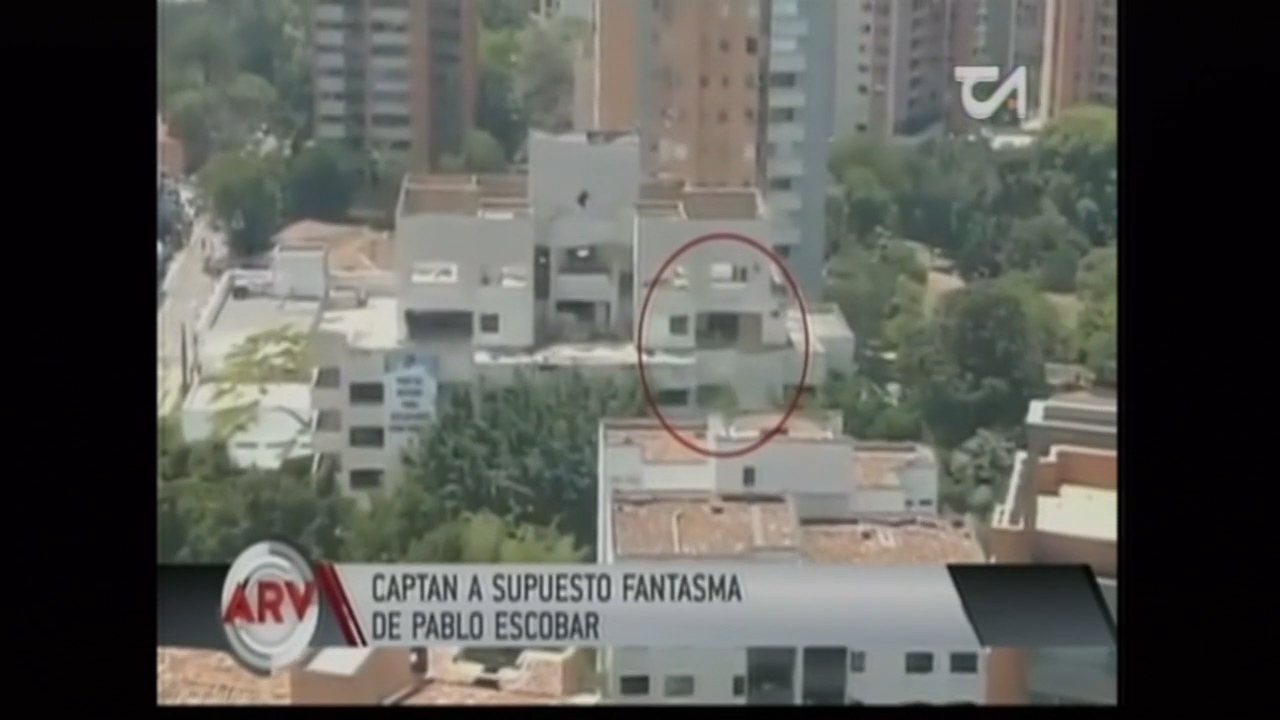 Captan A Supuesto Fantasma De Pablo Escobar Durante La Demolición De Una De Sus Antiguas Propiedades