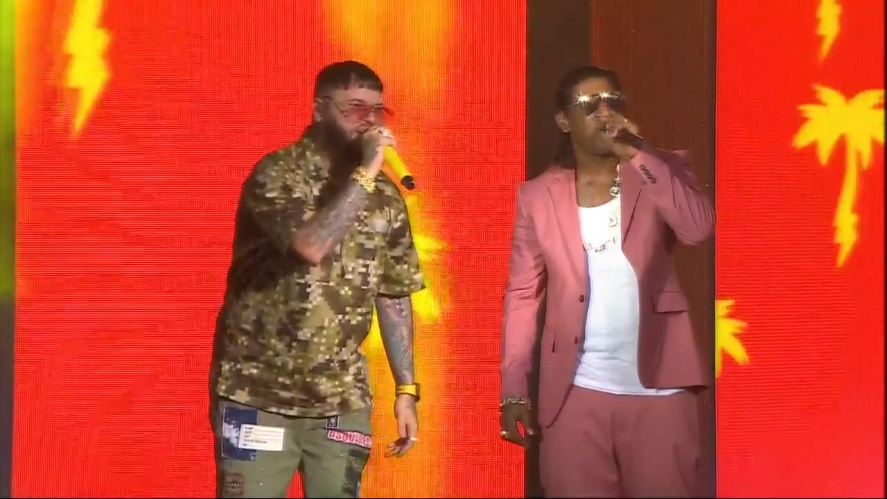 Farruko Ft Omega El Fuerte Interpretando ‘Calma’ Premios Heat 2019