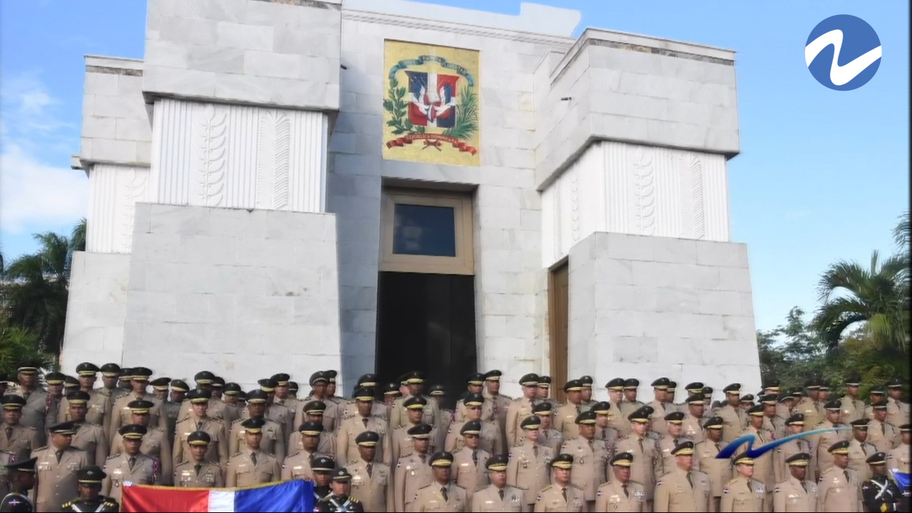 Foto-Crónica: Un Lanzamiento, Danilo Medina En Actividades, Ofrendas Florares Y Una Actividad Solitaria