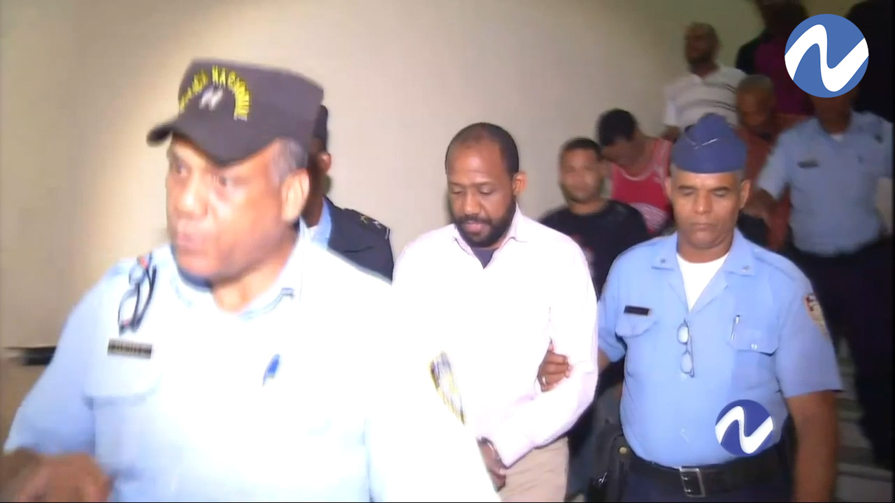 Foto-crónica De Franklin Guerrero: Entre Lo Político, El Voto Automatizado Y Juicios, Hay Macos Y Cacatas