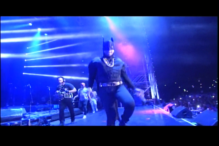 El Mayor Llega Disfrazado De Batman Al Aniversario Telemicro 2017