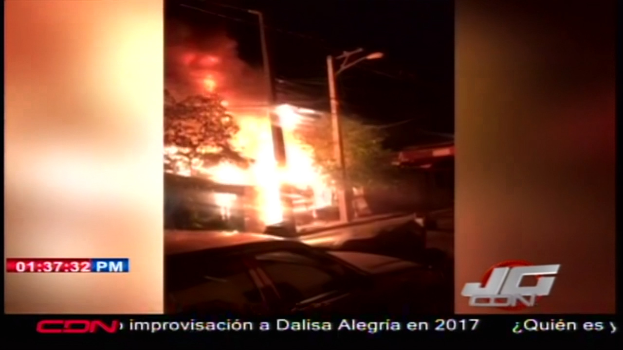 Corto Circuito Reduce A Cenizas Un Taller Y Afecta Una Vivienda En El Ens. Bolivar De Santiago