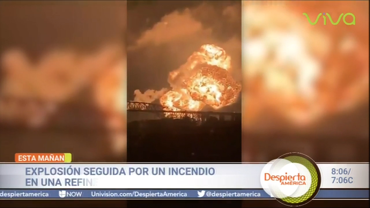 Una Explosión Seguida Por Un Incendio En Una Refinería De Gas En Filadelfia