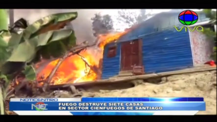 Feroz Incendio Destruye Siete Casas En Cien Fuego De Santiago