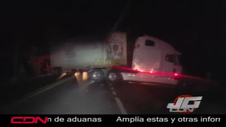 Furgón Impacta Con Camión En El Tramo Carretero Batey I La Canela