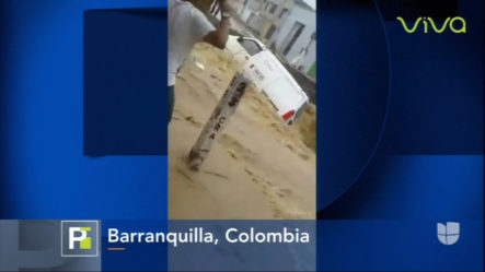 Corriente En Una Calle Inundada Se Traga Furgoneta En Colombia