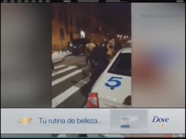 Policias Son Golpeados Mientras Intentaban Arrestar Una Mujer #Video