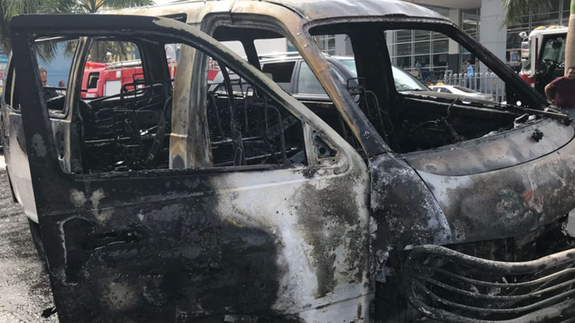 Se Incendió Una Guagua Cercana A La JCE
